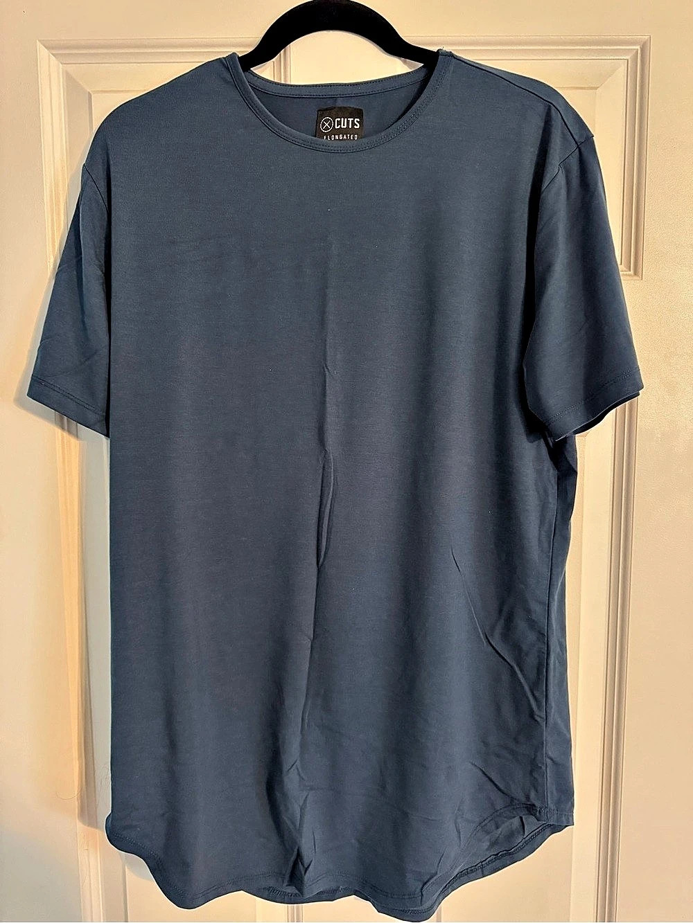 Cuts Elongated Short Sleeve Tee in Blue XL Like New
